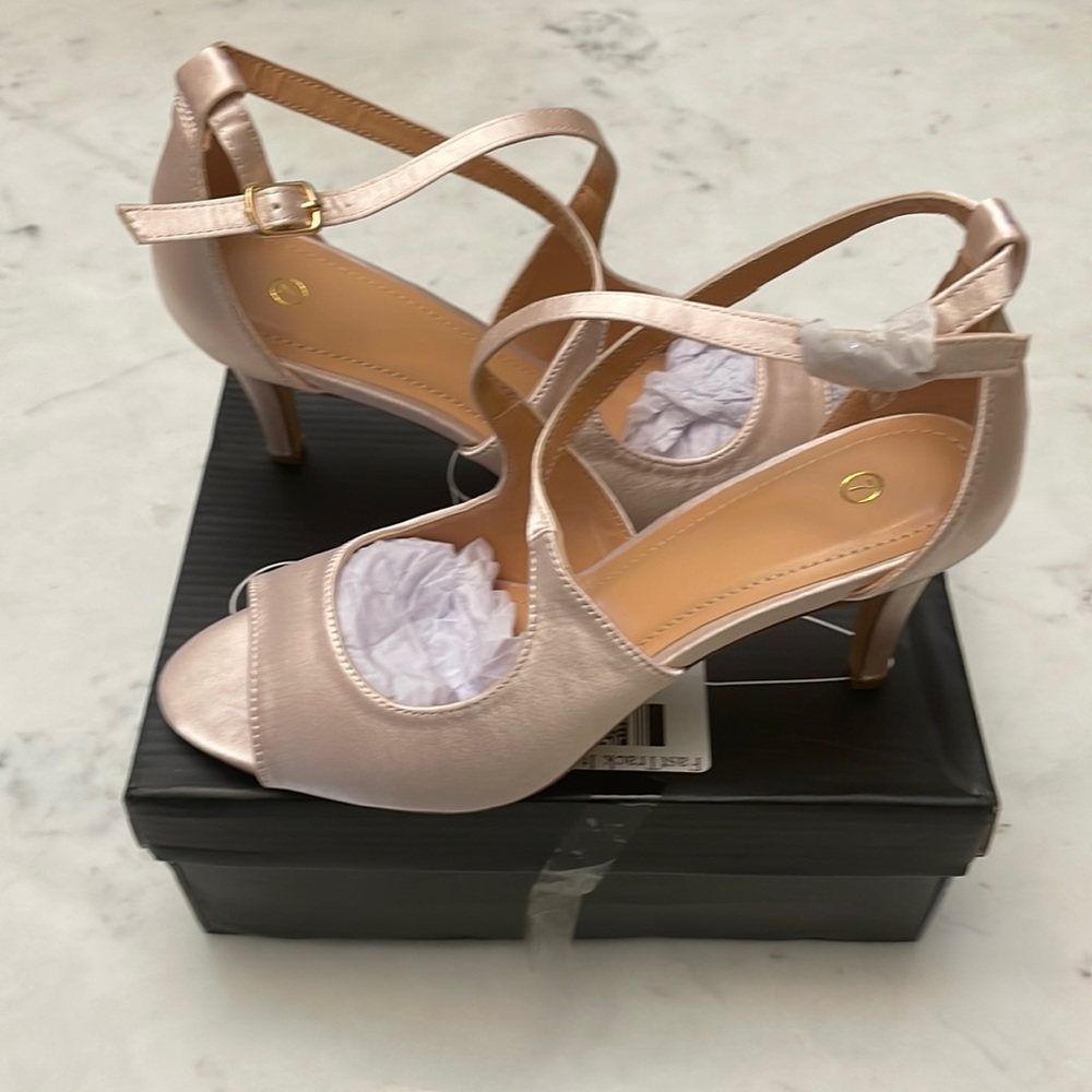 Women’s Mysoft Open Toe Stilettos, Size 7. Soft pink color. Never worn.